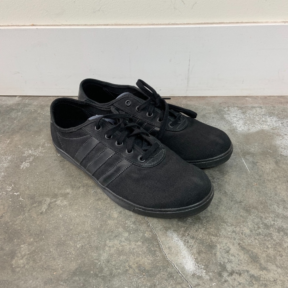🛑SOLD🛑Adidas Original Black Canvas Sneakers